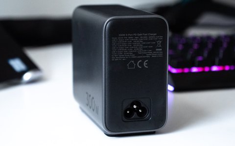 ugreen nexode 300w gan desktop charger trasera