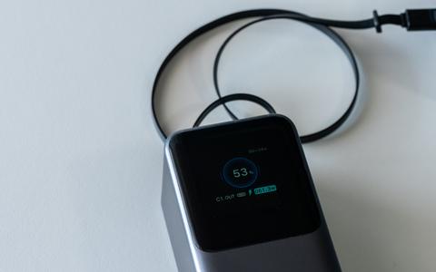 powerbank nexode cable retractil funcionado