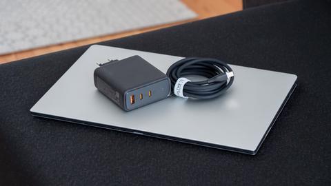 probamos el cargador voltme revo 140 w ga n impresionante potencia en tamaño reducido