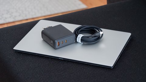 probamos el cargador voltme revo 140 w ga n impresionante potencia en tamaño reducido