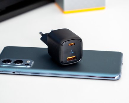 probamos el diminuto y práctico cargador v o l t m e gan i i i de 30 w