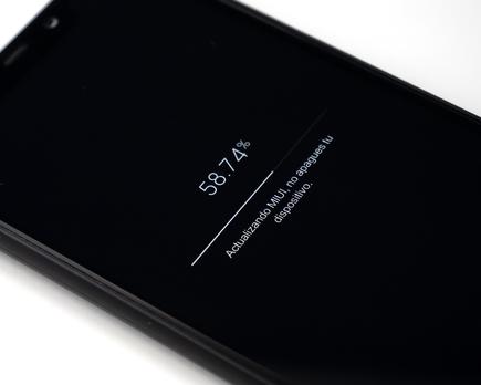 m i u i 10.3.4 trae al pococphone f1 widevine l1, grabación 4k/60 f p s, game turbo y más