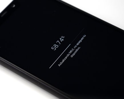 miui 10 3 4 pocophone f1 widevine l1 4k60 video game turbo