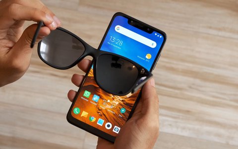 xiaomi pocophone f1 pantalla polarizacion vertical