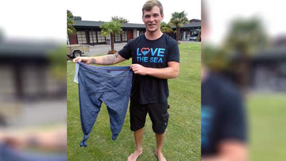 hombre sobrevive horas perdido mar utiliza pantalones para flotar