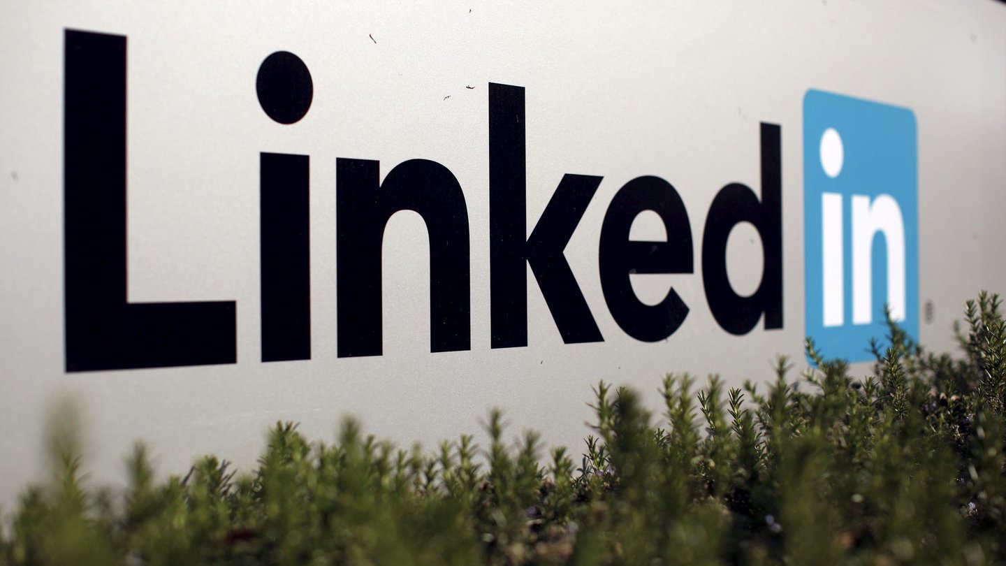 como espiar el perfil de linkedin de alguien sin que lo sepa