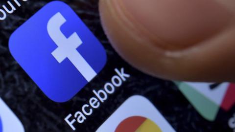 facebook ayuda a la policía a procesar a una joven de 17 años por aborto