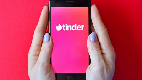 tinder atrasa su plan de citas en el metaverso