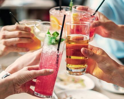 beber alcohol puede protegerte del colera y otras enfermedades