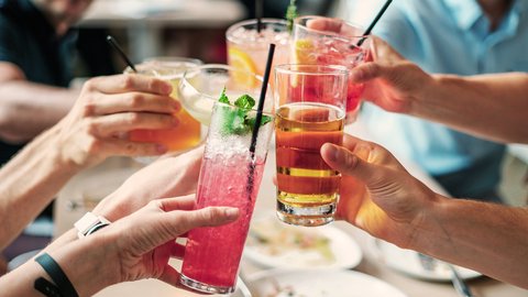beber alcohol puede protegerte del colera y otras enfermedades