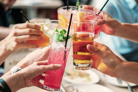beber alcohol puede protegerte del colera y otras enfermedades