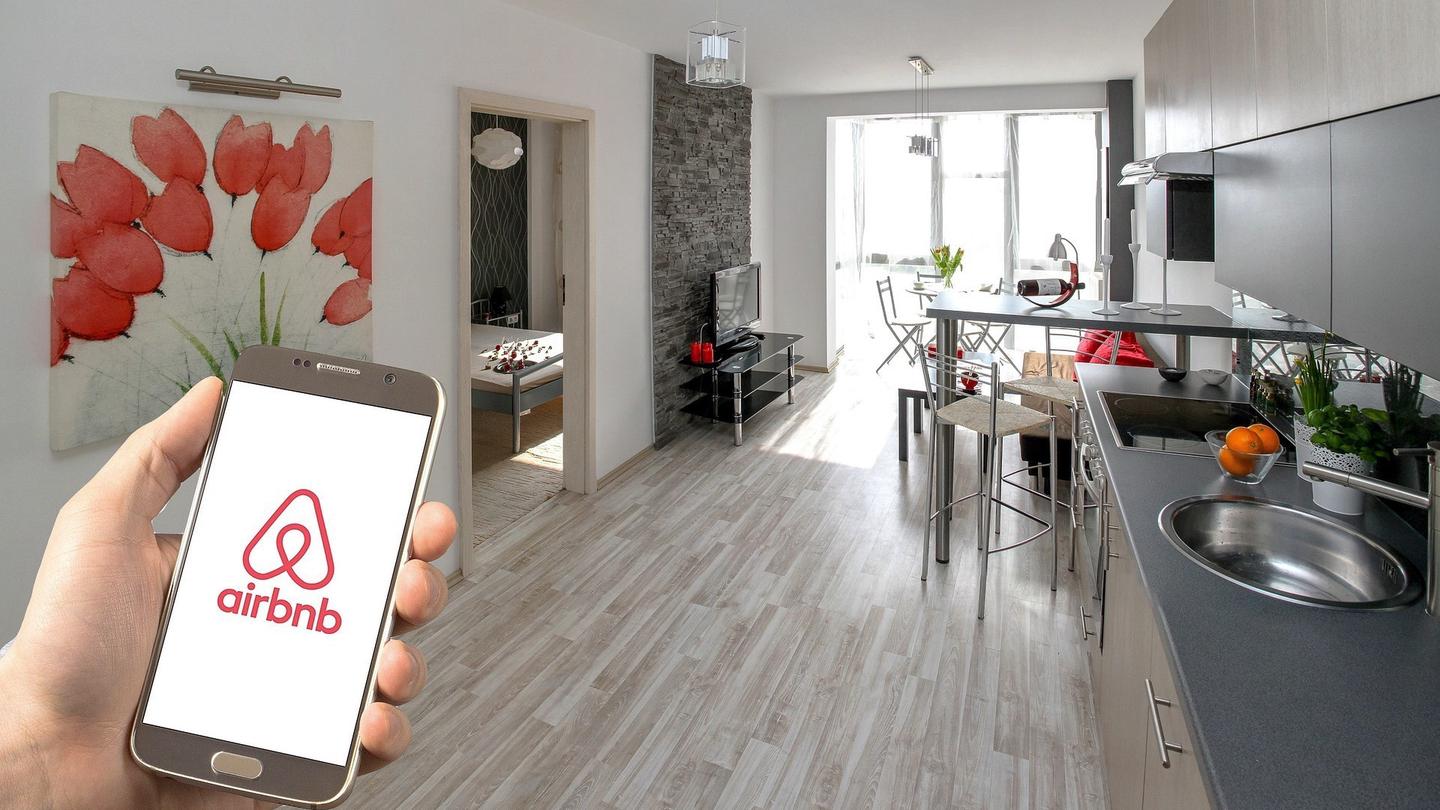 airbnb anti fiestas