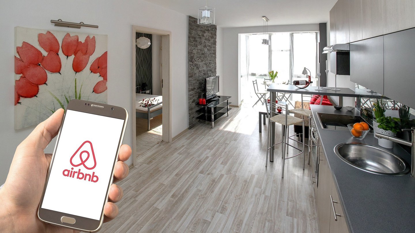 airbnb anti fiestas