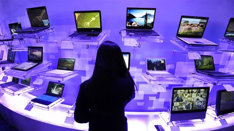 la caída de la demanda y de los envíos obliga a los fabricantes de p c a bajar los precios