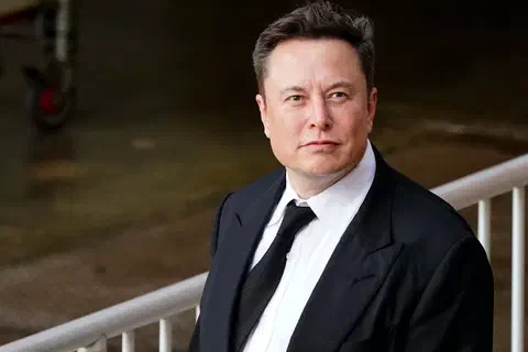 elon musk persona mas rica