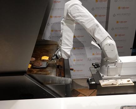 en u s a cada vez más restaurantes están recurriendo a robots ante la falta de mano de obra