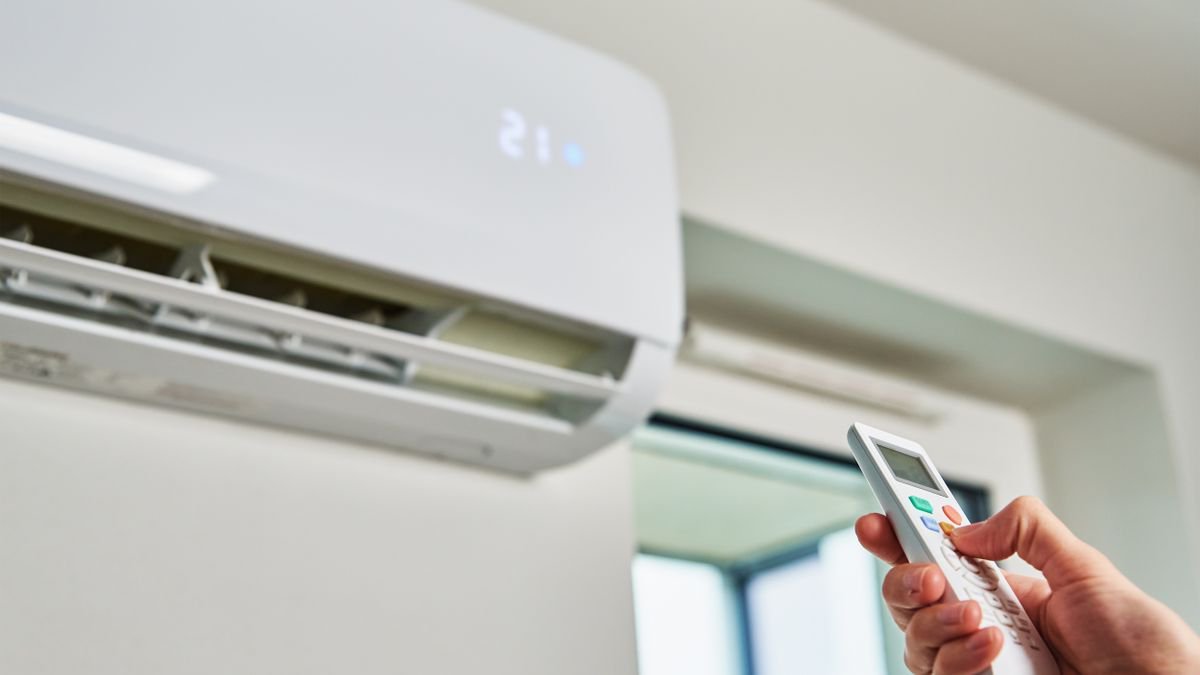 italiano viva enchufe España prohíbe encender el aire acondicionado a menos de 27 grados