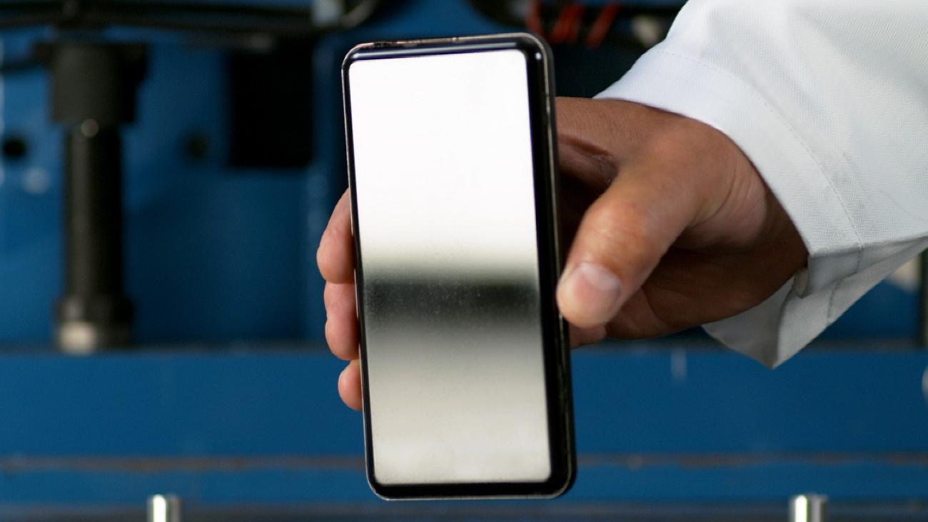 gorilla glass victus 2