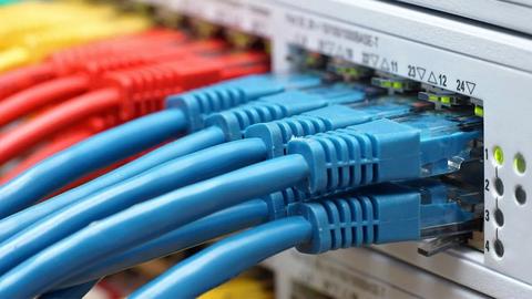 un hombre creó su propio i s p