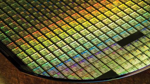 la invasión de ucrania detiene la mitad de la producción mundial de neón, lo que puede agravar la crisis de los chips