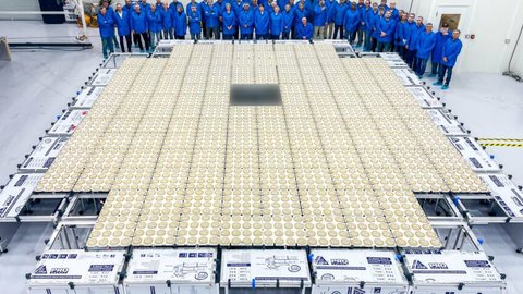 el satélite blue walker 3 tiene una superficie de 693 pies cuadrados