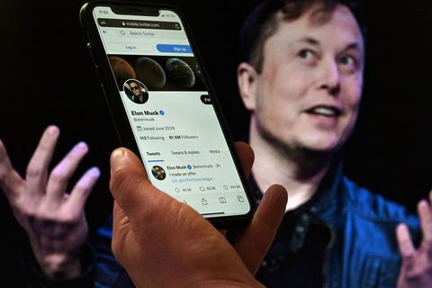 elon musk suspende cuentas identidad