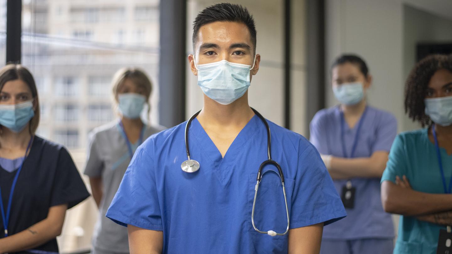 youtube permitira enfermeras doctores etiqueta