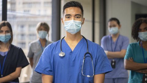 youtube permitira enfermeras doctores etiqueta